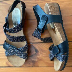 Eric Michael Talia Black and Gold Metallic Sandal Size 5  Made in Spain